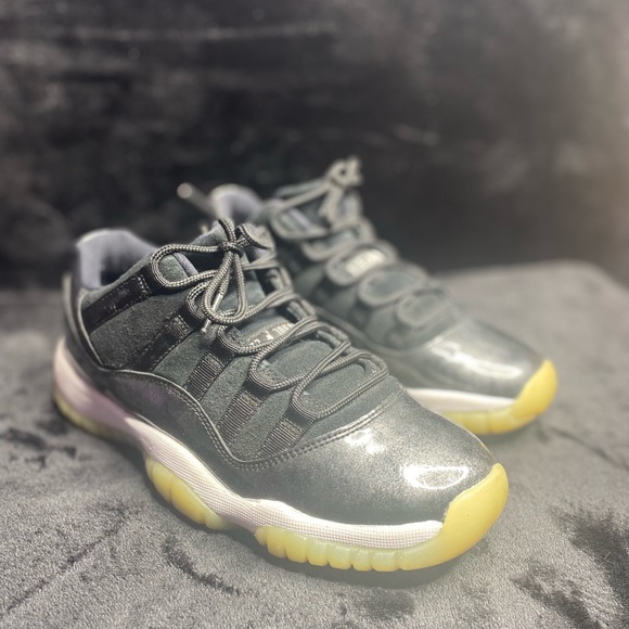 Air Jordan Black Barons 11 Retro Low Sneakers, Size: 7 (5½ - GS) - Picture 3 of 4